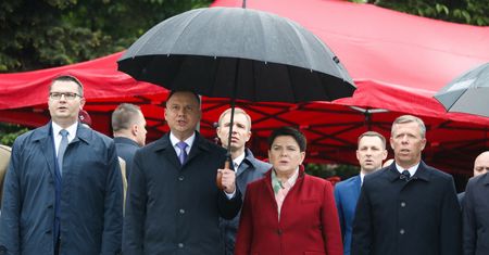 Worki na śmieci dla Myślenic od firmy ze współudziałem Obajtka. Nad kontraktem czuwał syn Beaty Szydło