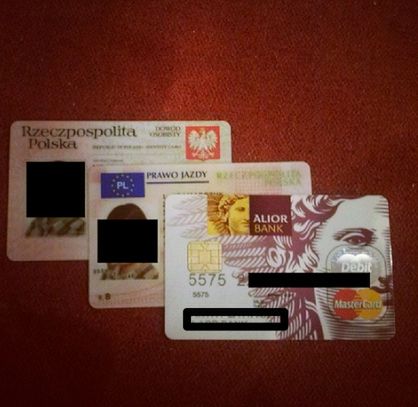 Co za głupota! Polacy wrzucają na Instagram zdjęcia dokumentów i kart płatniczych 2