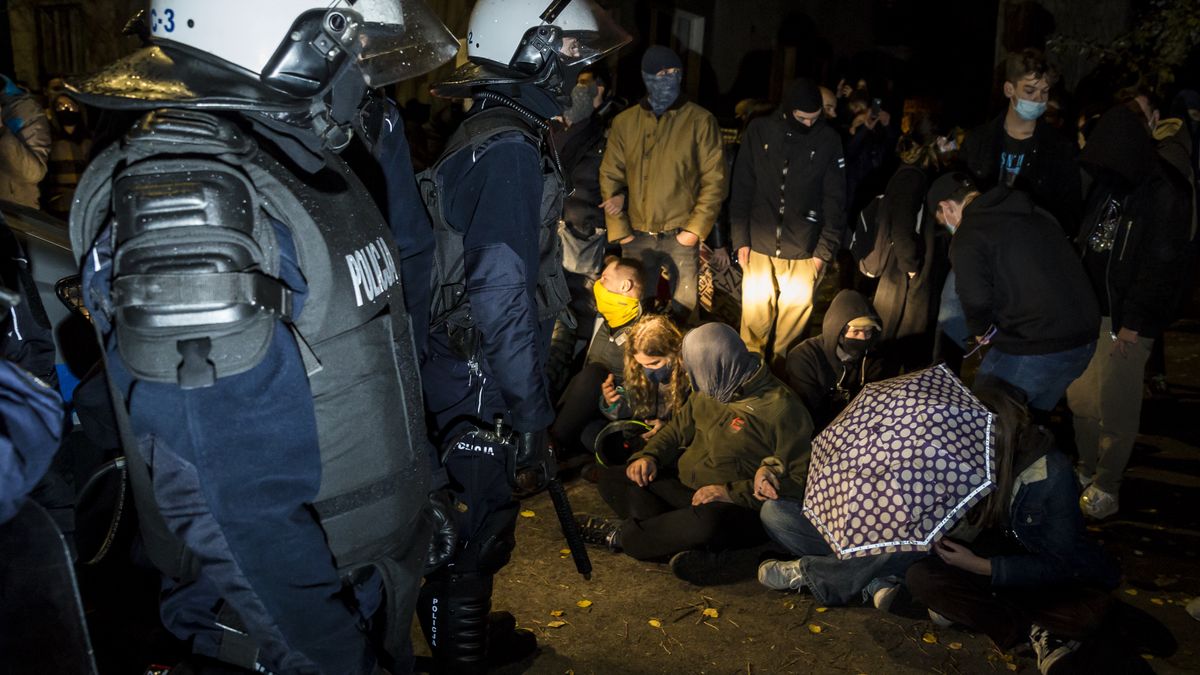 Od kilkunastu dni policjanci – nie tylko z prewencji – zabezpieczają demonstracje kobiet