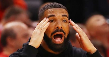 Drake na scenie w POLSKIM mundurze wojskowym (FOTO)