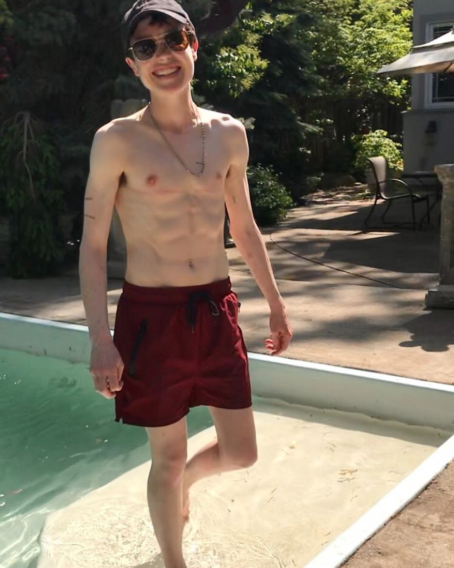 Elliot Page pokazał, jak wygląda w męskich kąpielówkach