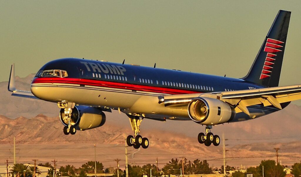 Boeing 757-2J4ER (rej. N757AF) należący do Donalda Trumpa