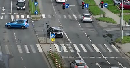 Cztery nawyki za kierownicą. Nie do końca zgodne z prawem, ale z korzyścią dla innych