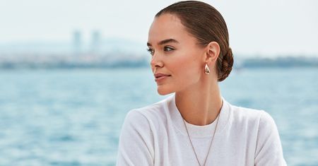 Biżuteria jako symbol ważnych momentów – dlaczego ma taką moc?