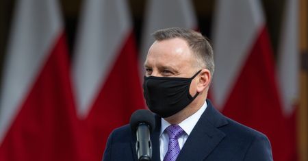 Autor powieści oskarżony o znieważenie prezydenta Dudy