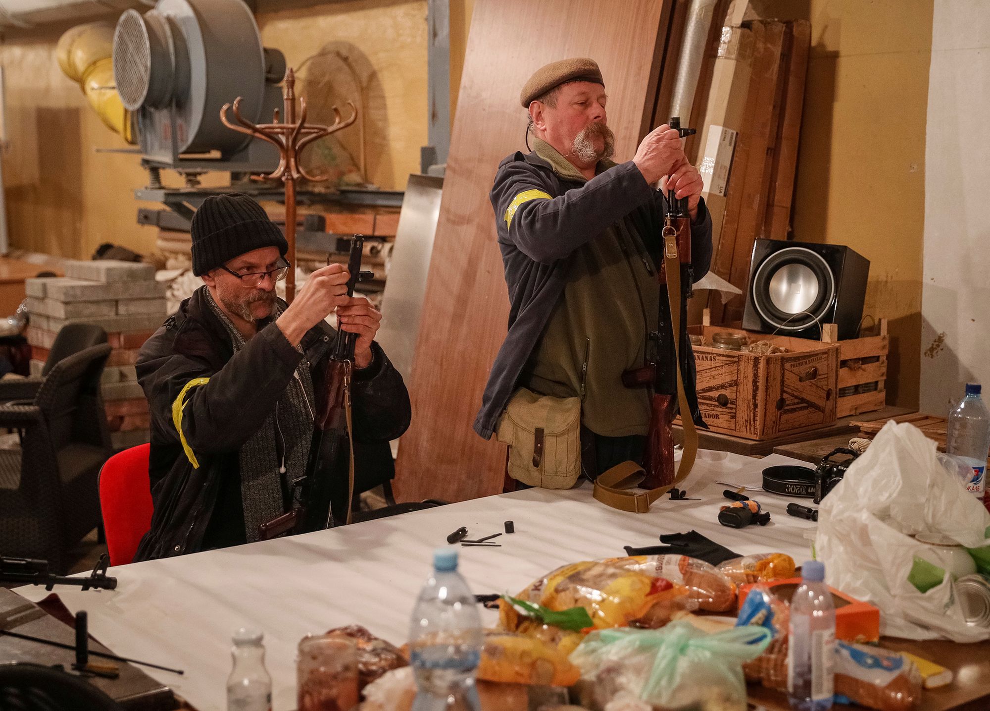 Wojna na Ukrainie: Mieszkańcy dołączają do WOT w Kijowie. Są gotowi do walki 2