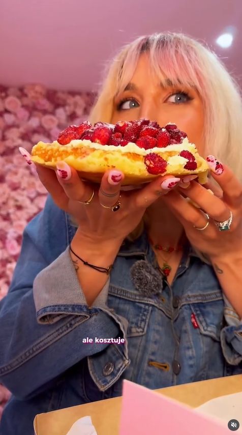 Agnieszka Grzelak znalazła w drożdżówce robaka