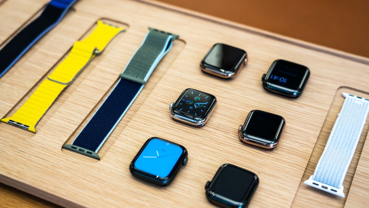 SHANGHAI, CHINA - 2019/09/20: Apple's new Apple Watch Series 5 displayed at an Apple retail store at the IFC Mall in Pudong New Area, Shanghai. (Photo by Alex Tai/SOPA Images/LightRocket via Getty Images)