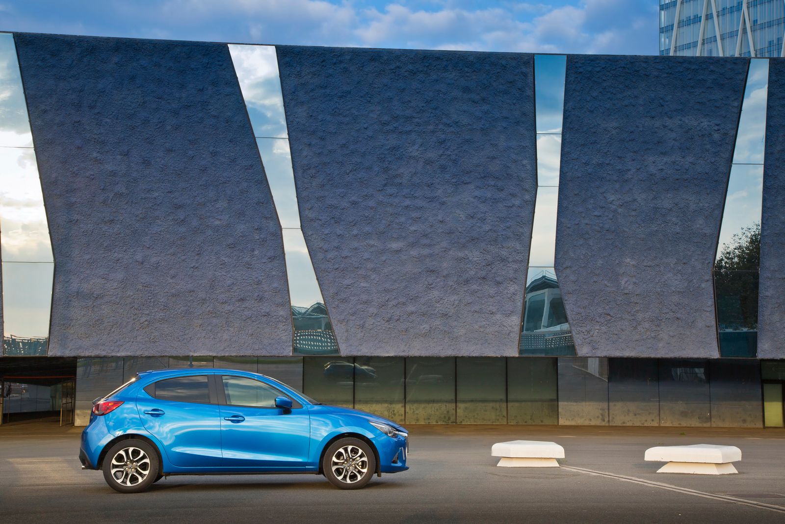 Europejska Mazda 2 – obszerna galeria zdjęć 35