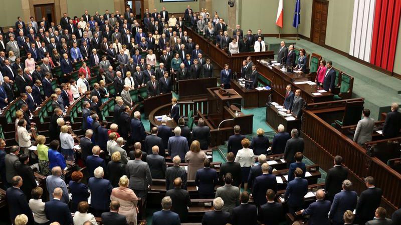 Posłowie uczcili minutą ciszy 