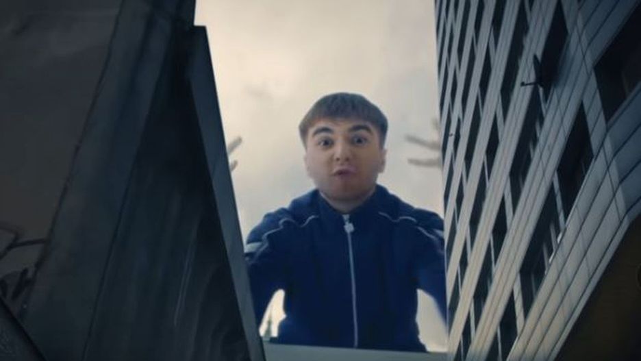 Mata w klipie "Patoreakcja"