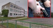 Uzbrojony przyszedł pod szkołę. "Celował do ludzi"