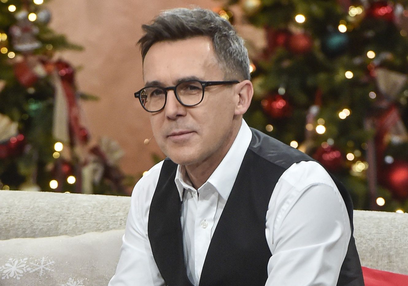 scena z: Maciej Kurzajewski, SK:, , fot. Niemiec/AKPATVP, okulary z czarnymi oprawkami, Maciej Kurzajewski