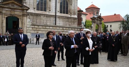 Jarosław Kaczyński na Wawelu. 71. rocznica urodzin Lecha Kaczyńskiego