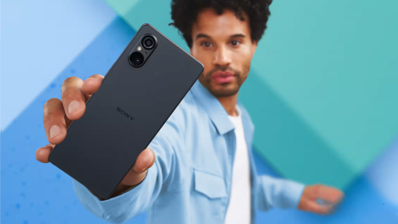 Sony przekonuje, że dwa aparaty są lepsze niż trzy. Xperia 5 V oficjalnie