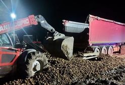 Dramatyczny wypadek. Kobieta przysypana ziemniakami