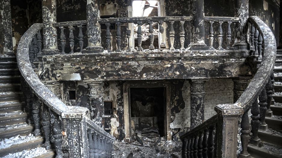 Wojna w Ukrainie - zbombardowany teatr w MariupoluAPTOPIX A view inside the Mariupol theater damaged during fighting in Mariupol, in territory under the government of the Donetsk People's Republic, eastern Ukraine, Monday, April 4, 2022. (AP Photo/Alexei Alexandrov)AP