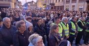 Radom: Ulicami przeszła Droga Krzyżowa. Uczestniczyły w niej setki wiernych. Z wiernymi modlił się biskup radomski Marek Solarczyk.