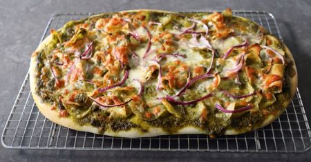 Pizza z chipsami. Przepis na połączenie, które wydaje się niemożliwe
