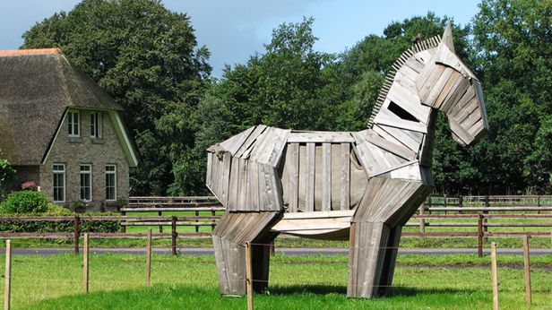 Trojan Zeus znów w akcji! Okrada internautów, podszywając się pod Facebooka 1