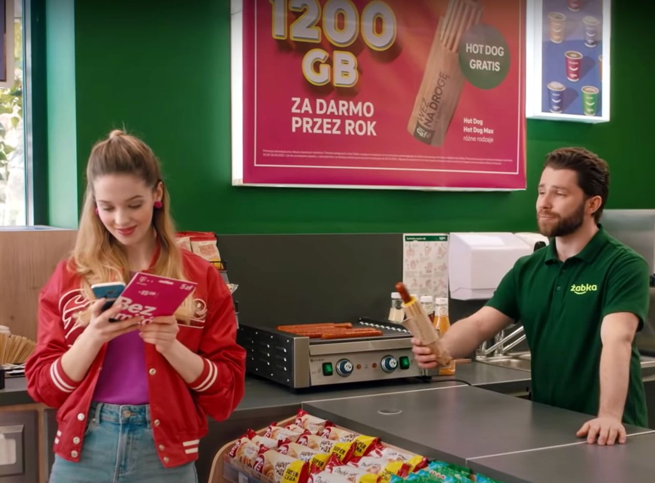 Promocja T-Mobile. Operator rozdaje 1200 GB internetu i... hot dogi