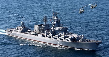 Krążownik "Moskwa" trafiony pociskami Rk-360 Neptun. Udany debiut nowej broni
