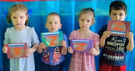Rosyjska propaganda nie zna granic. Zdjęcia ze żłobka obiegły sieć