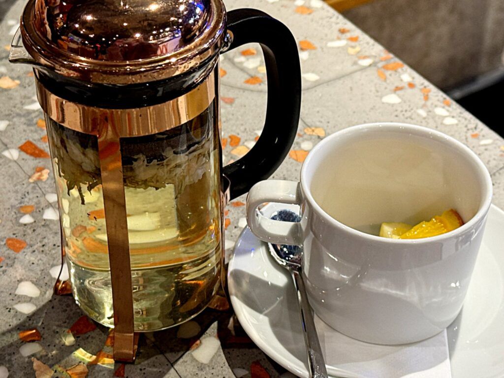 Słodzisz? Sprawdź, jak ta niewinna łyżeczka cukru wpływa na organizm