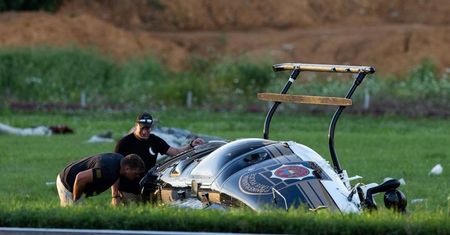 Zderzenie w powietrzu. Cessna 150 uderzyła w policyjny helikopter