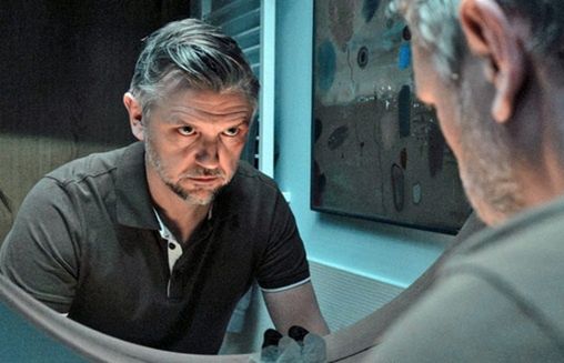 „Porządny człowiek” od HBO, czyli kto? „Broni się ciekawie prowadzoną psychologią postaci”