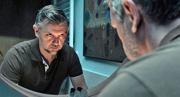 „Porządny człowiek” od HBO, czyli kto? „Broni się ciekawie prowadzoną psychologią postaci”