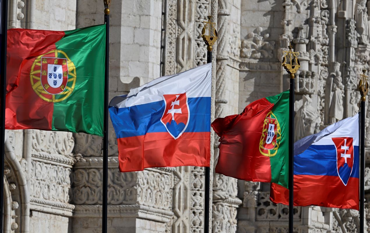 Portugalia zmienia przepisy. Koniec obcych flag i symboli LGBT?