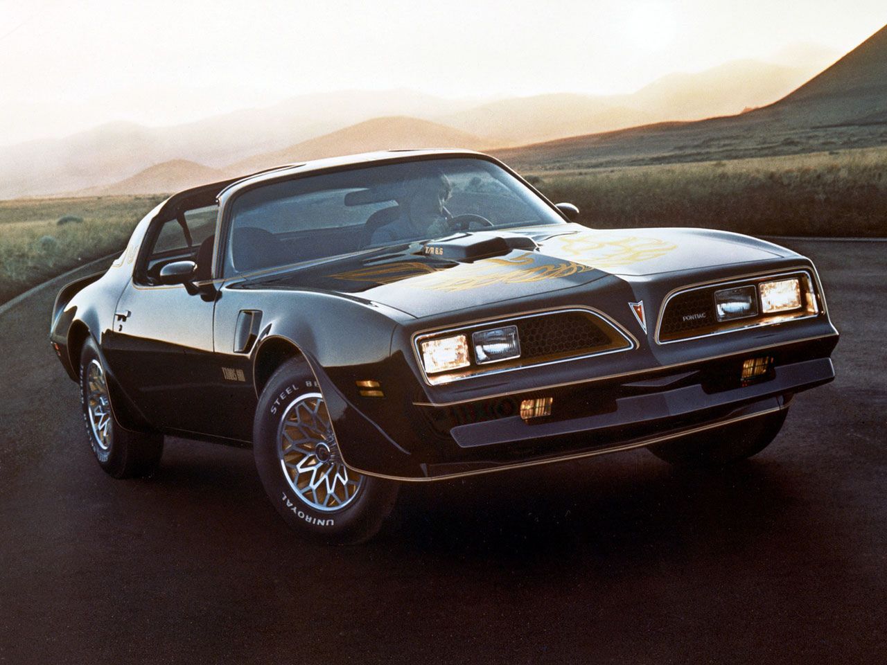 Pontiac TransAM Firebird (fot. archive.autocarindia.com)