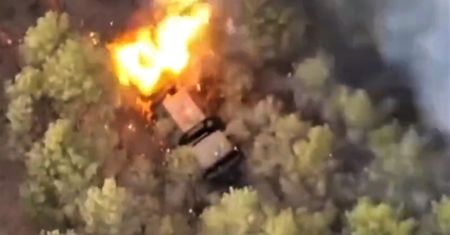 Potężna eksplozja pod Chersoniem. Rosyjski KAMAZ trafiony przez Excalibur