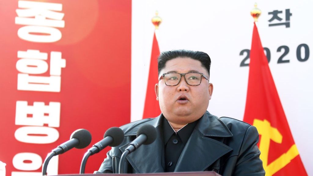 Le dictateur nord-coréen Kim Jong-un
Le dictateur nord-coréen Kim Jong-un lors de l'inauguration des travaux pour la construction de l'hôpital général de Pyongyang le 17 mars 2020, Corée du Nord. (Photo by API/Gamma-Rapho via Getty Images)
API