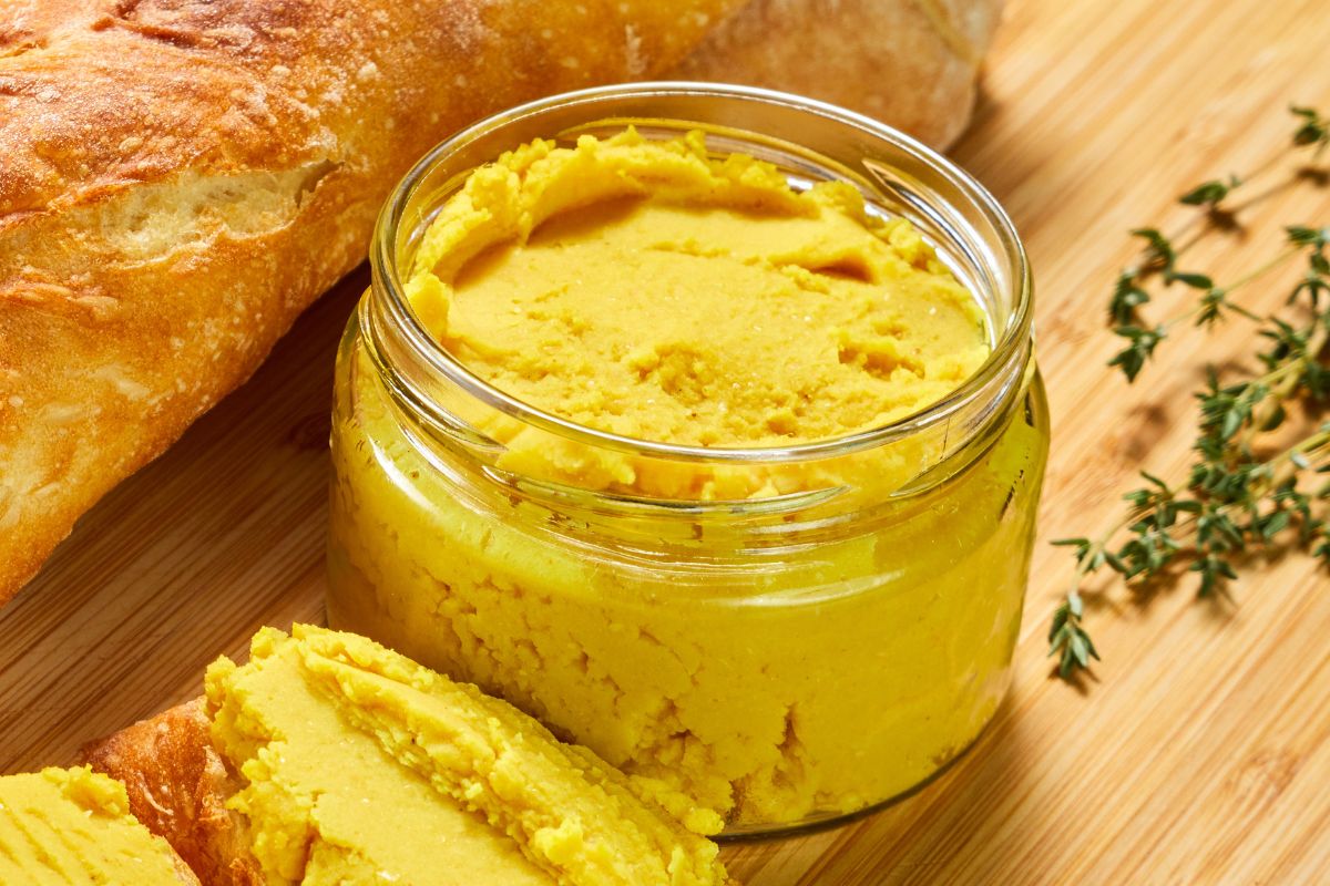 Na śniadanie robię proste smarowidło. Pod szynkę lepsze niż masło