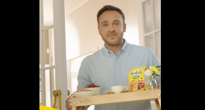 Mateusz Gessler i „Śniadania, że u la la” w kampanii ciastek belVita