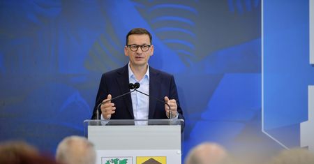 Posłowie PiS znaleźli sposób na podwyższenie uposażeń. Zatrudniają się w rządzie