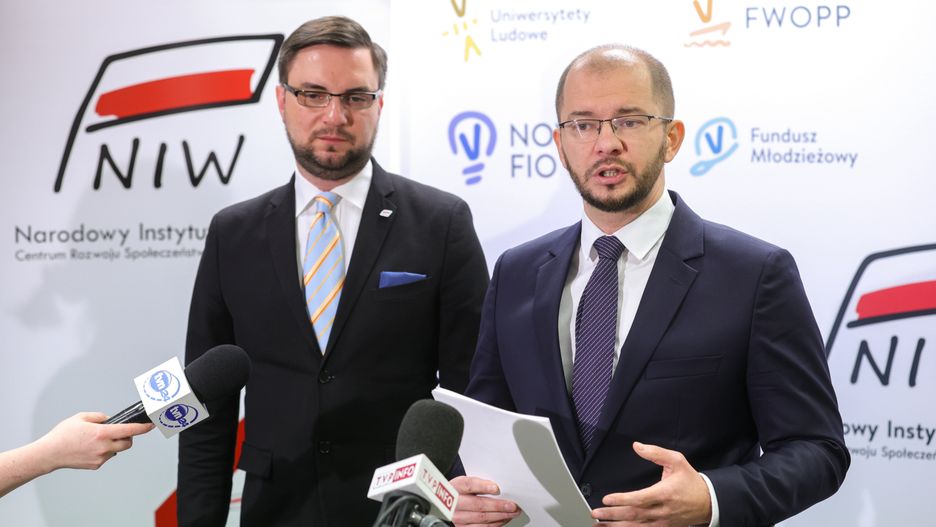 Micha� Braun, Andrzej Rybus-To��oczko
Rafa� Guz
Centrum Rozwoju Spo�ecze�stwa Obywatelskiego, konferencja, kontroli, NIK, NIW-CRSO, wyniki, Andrzej Rybus To��oczko