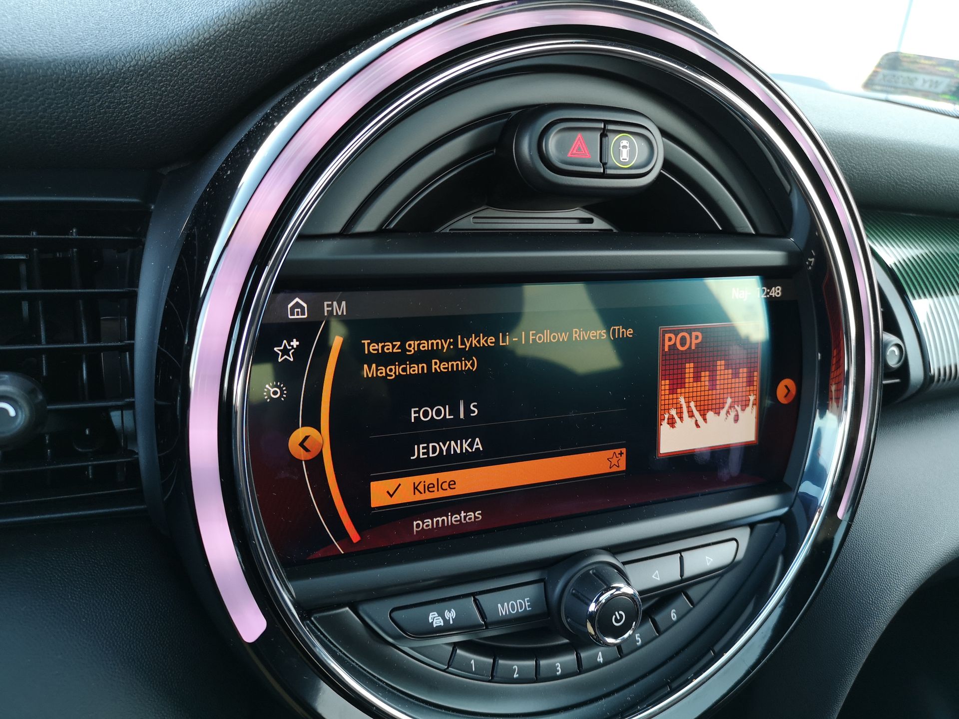 MINI Cooper S: aplikacja MINI Connected, obsługa systemu oraz audio Harman Kardon 13