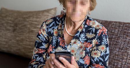 Wyrzuciła przez okno fortunę. Dramat seniorki na Podlasiu