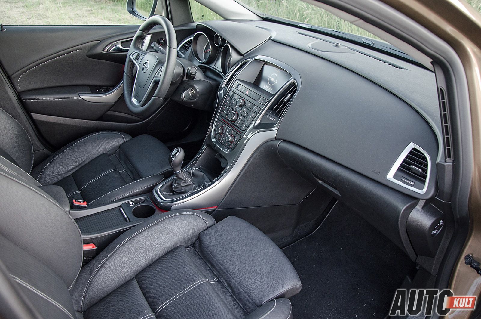 Opel Astra Tourer 1,4 Turbo LPGTEC Enjoy vs. Opel Astra Sedan 1,7 CDTI Business - test [galeria] 28