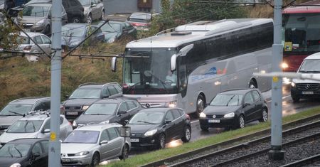 Kierowcy na wolnym dostają wyższe pensje. Urlopy puszczą przewoźników z torbami