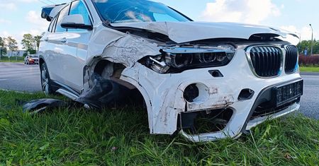 Lublin: Zderzenie toyoty z BMW. Sprawca nie wie, skąd wzięło się drugie auto