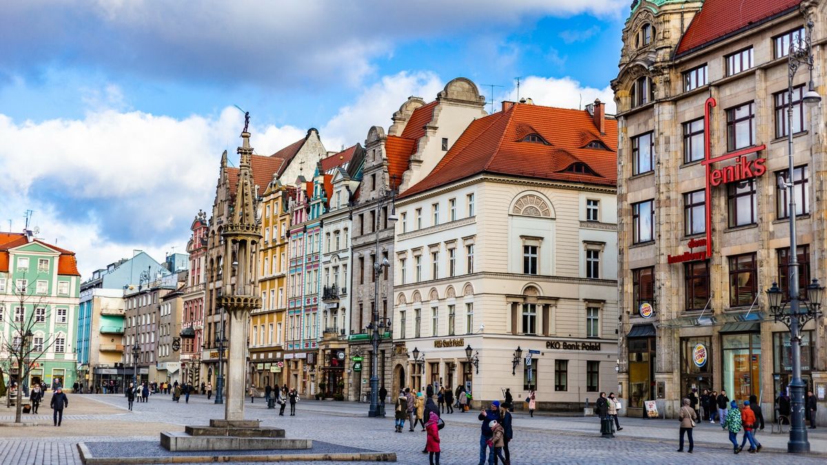 Skradziono dary dla powodzian ze sklepu Dino w Feniksie