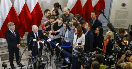 Atak na wolność słowa? Miażdżąca ocena PiS w najnowszym sondażu