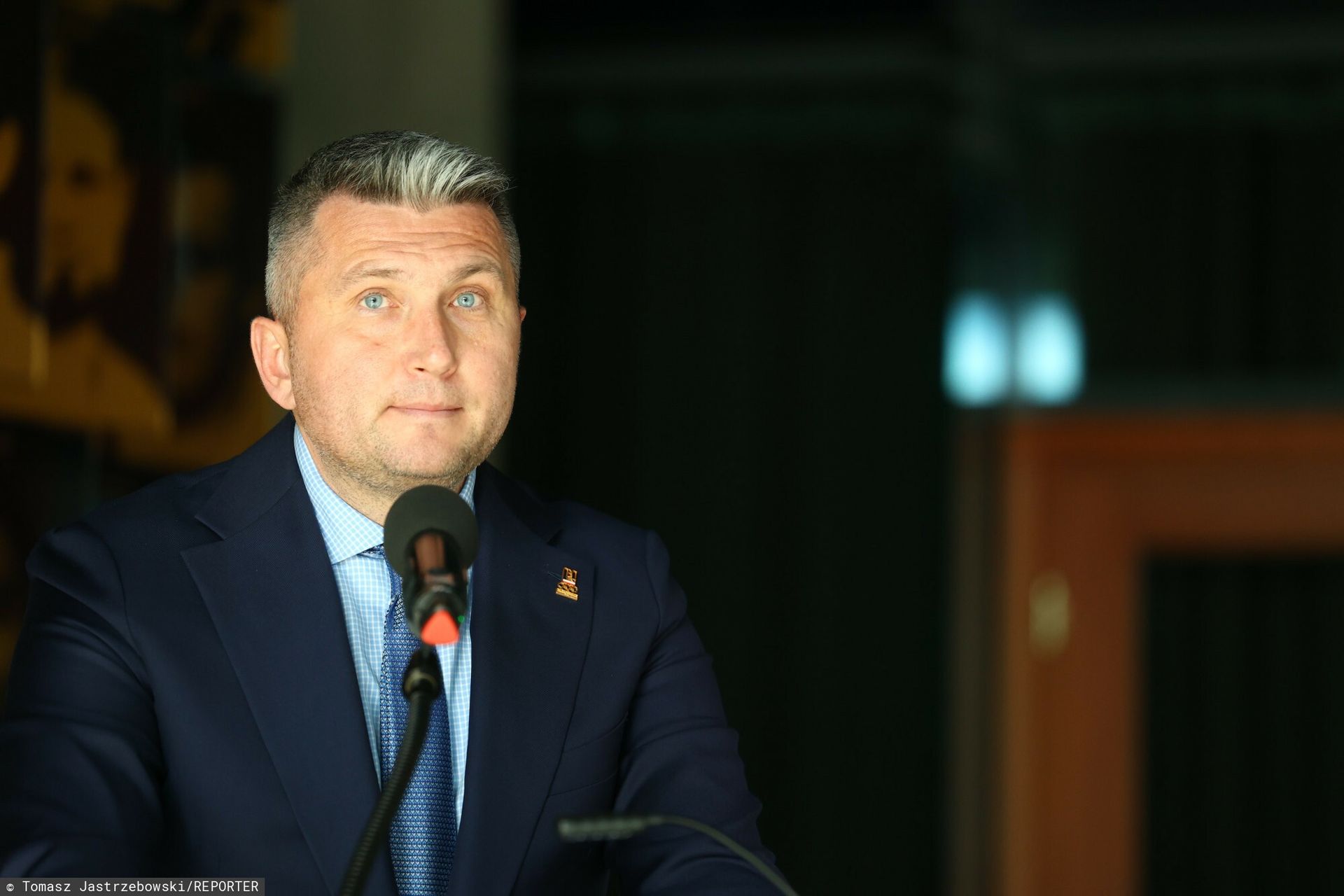 Piesiewicz atakuje: Minister szantażuje sport