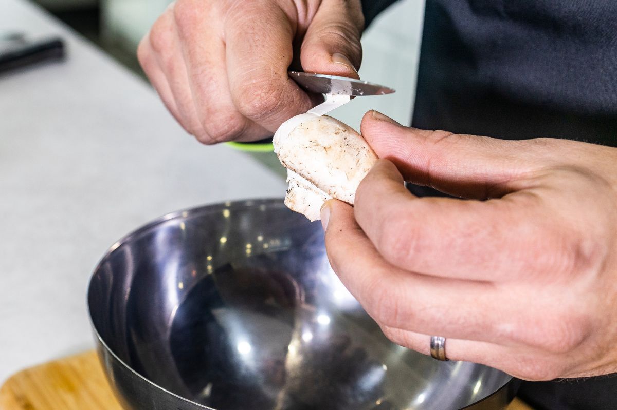 Peeling mushrooms - Delicacies