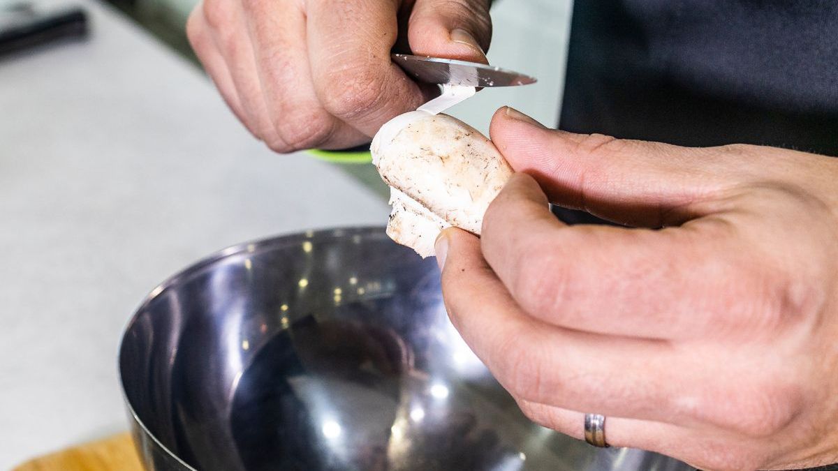 Obieranie pieczarek - Pyszności