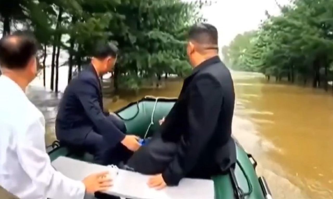 Kim Jong Un mobilizes military and youth to tackle severe flooding